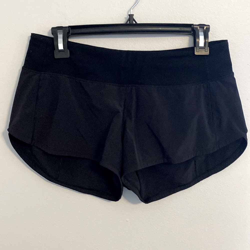 Lululemon low rise speed up 2.5 inch 6 black shorts